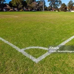 Dari Lapangan Hijau ke Lapangan Oval: Alex Freeman Mencuri Perhatian di Dua Dunia Olahraga!