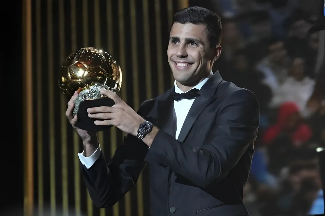 Rodri Ukir Sejarah: Raih Ballon d'Or, Piala Dunia, dan Liga Champions, Gabung Elite Pemain Legendaris! 3 Rodri Ukir Sejarah: Raih Ballon d’Or, Piala Dunia, dan Liga Champions, Gabung Elite Pemain Legendaris!
